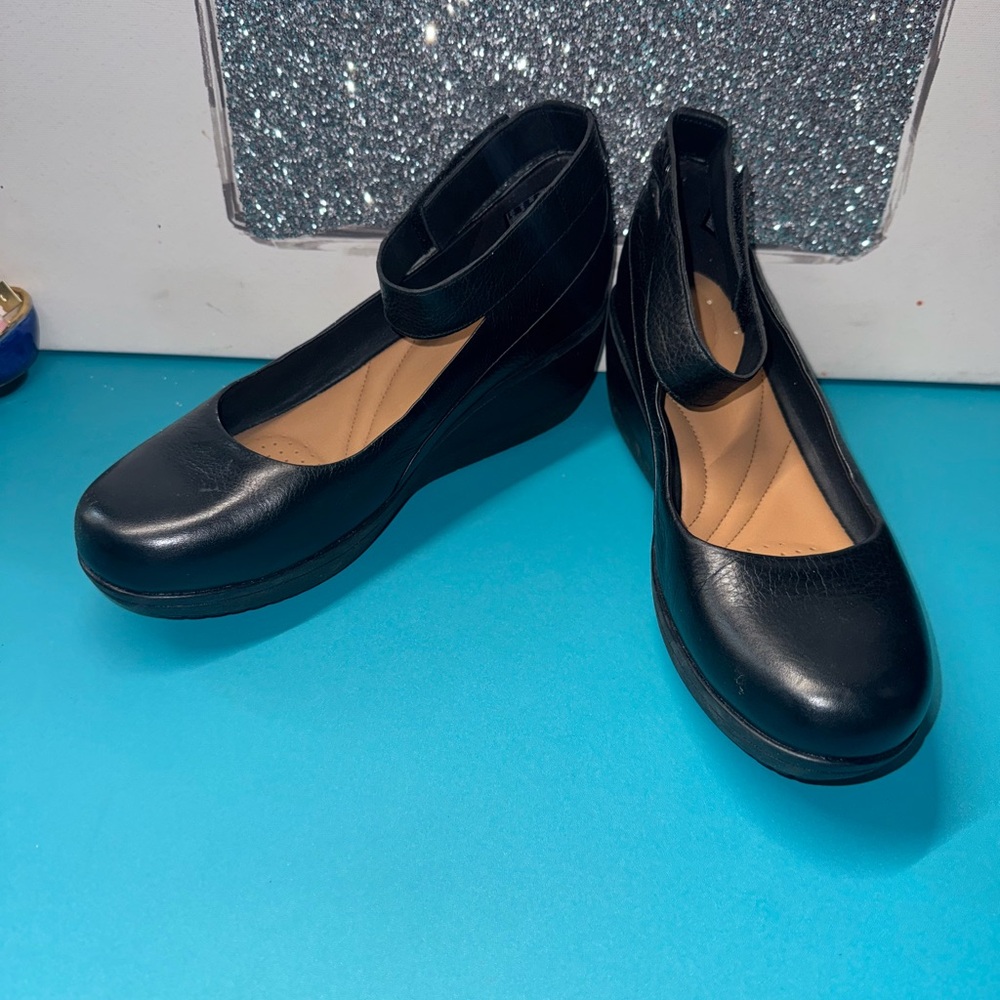Clarks Black Leather Wedge Mary Jane Pumps - Picture 3 of 14